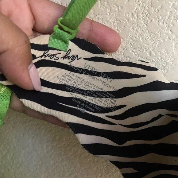 💚victoria secret very sexy secret embrace push-up 💚
